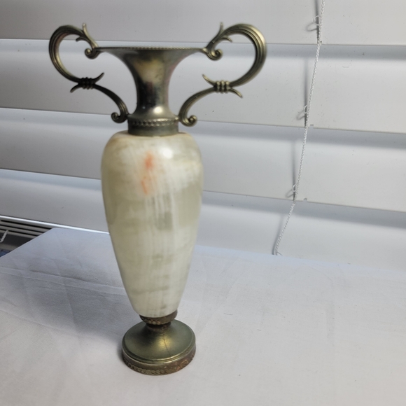 VINTAGE DECORATIVE ONIX AND BRASS VASE SMALL - Picture 5 of 11